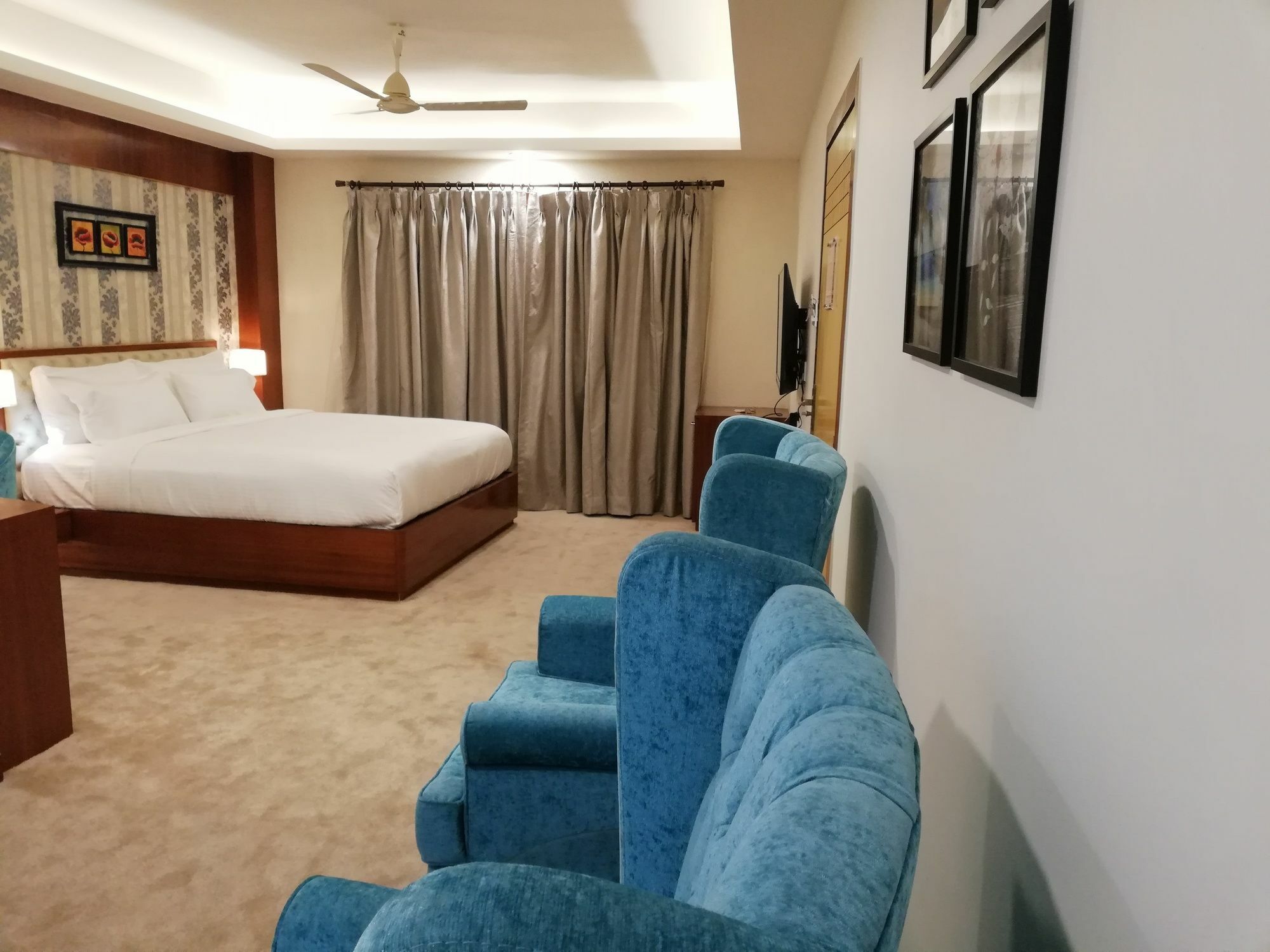 Hotel Emirates Καλκούτα Εξωτερικό φωτογραφία
